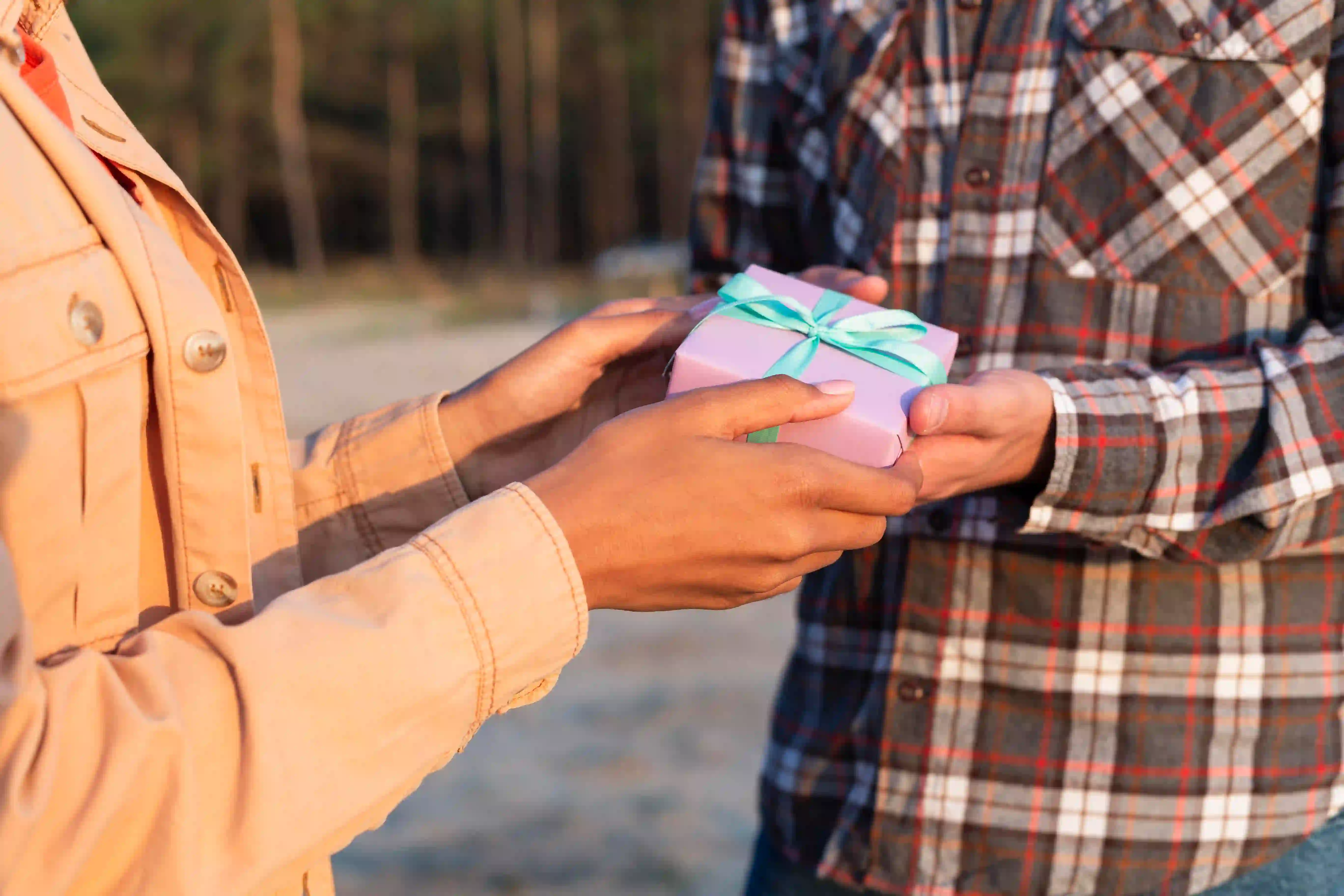Top Personalized Gifts to Send to the USA and Canada: Ideas from LP Soul